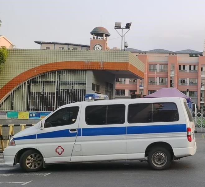 宽城救护车出租护送骨折病人一公里多少钱